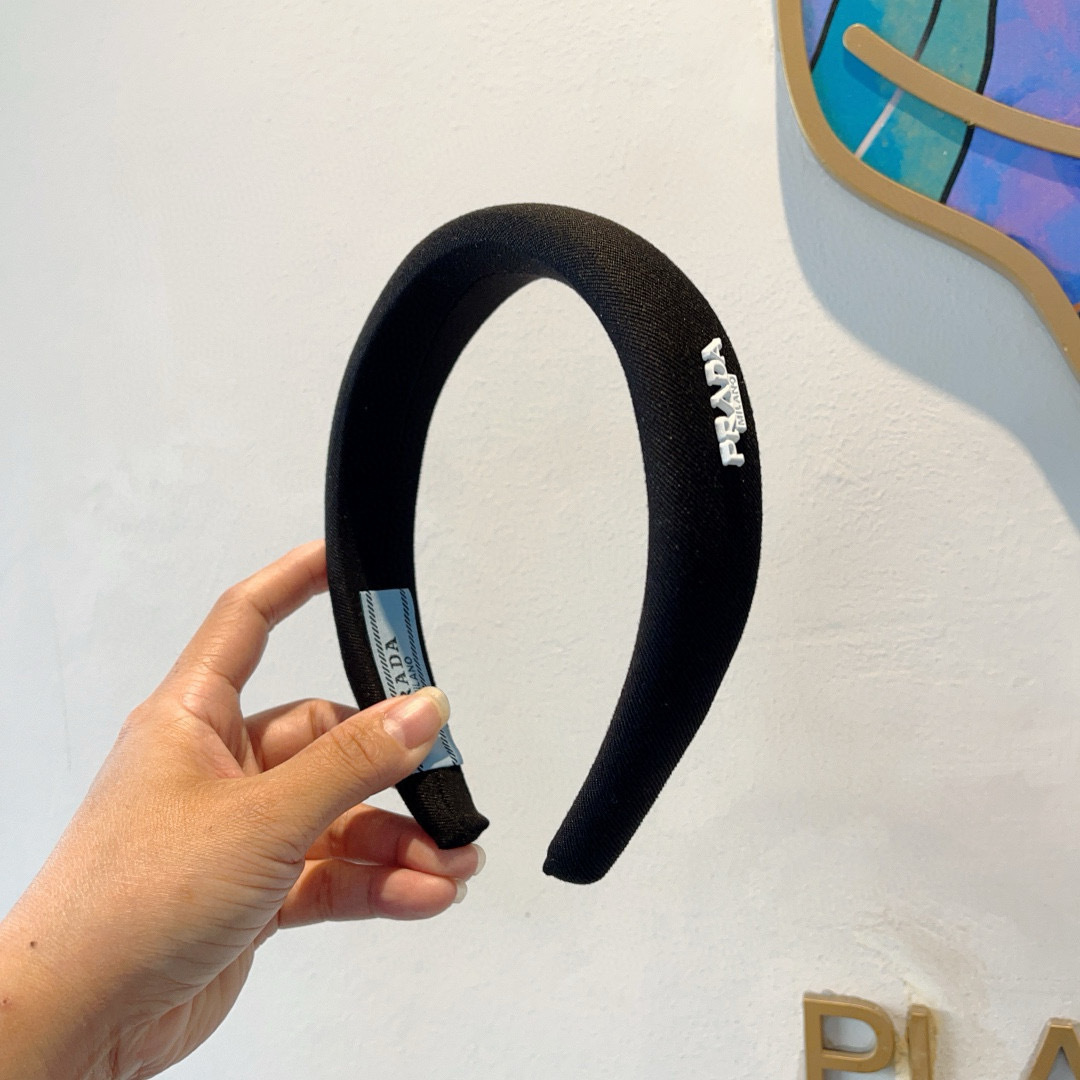 PRADA’s New Packaging on Page 99: Trendy, Elegant, and Versatile Options - 图片 2