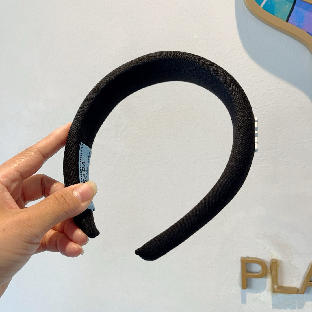 PRADA’s New Packaging on Page 99: Trendy, Elegant, and Versatile Options - 图片 4