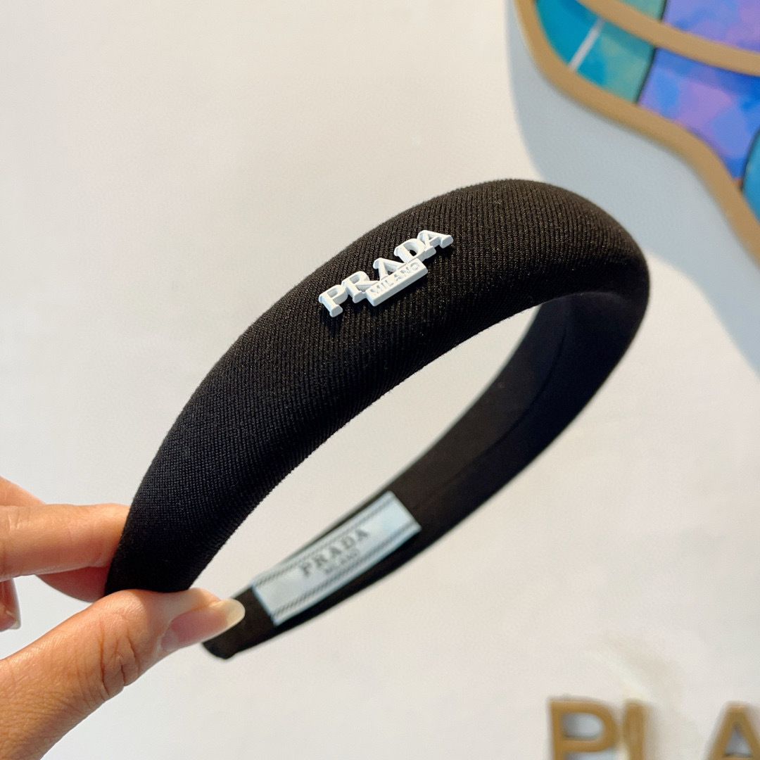 PRADA’s New Packaging on Page 99: Trendy, Elegant, and Versatile Options - 图片 3