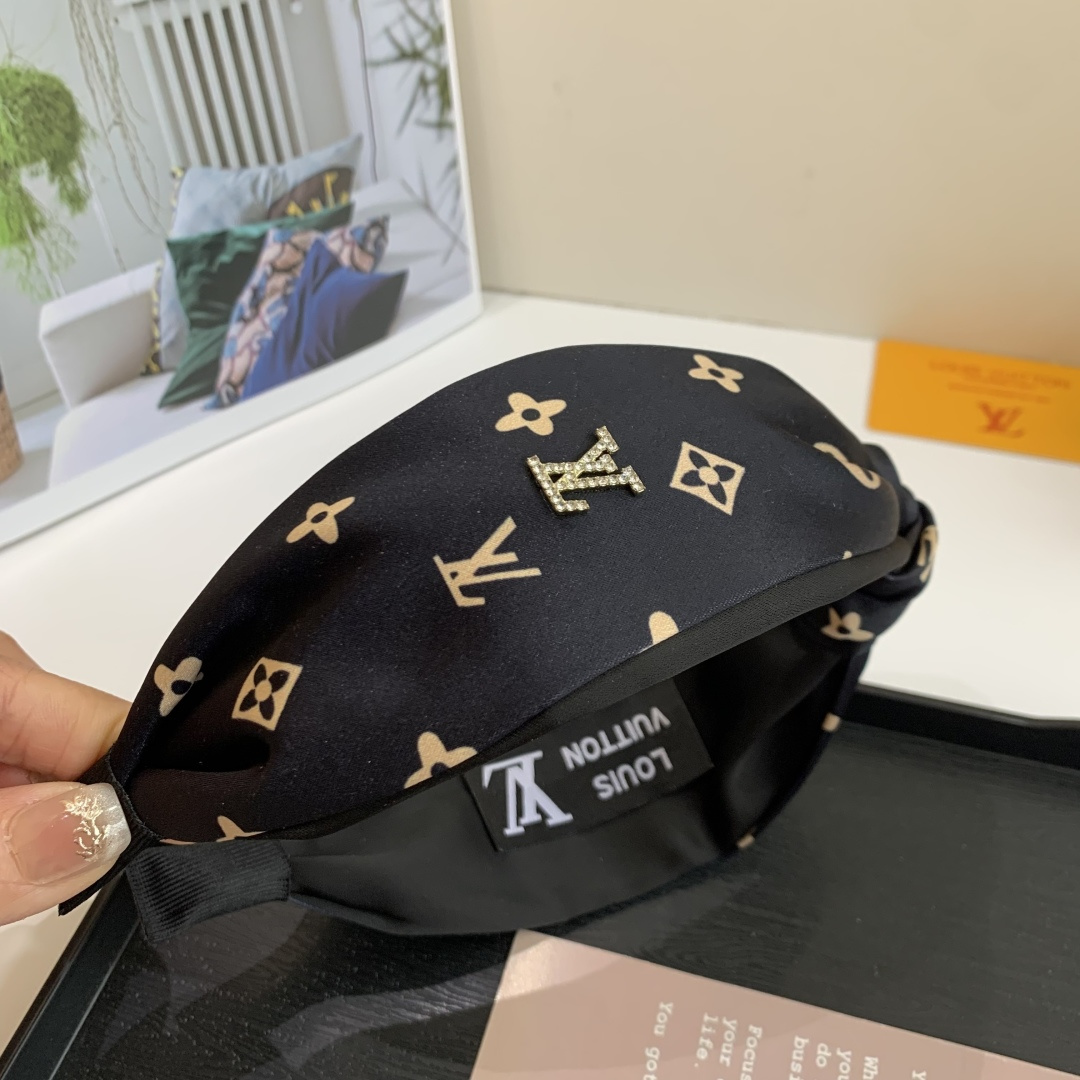 Louis Vuitton Introduces New Wide-Fashion Hair Packaging on Page 99 - 图片 6