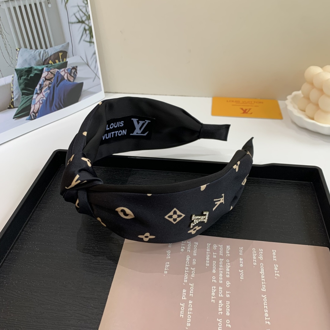 Louis Vuitton Introduces New Wide-Fashion Hair Packaging on Page 99 - 图片 1