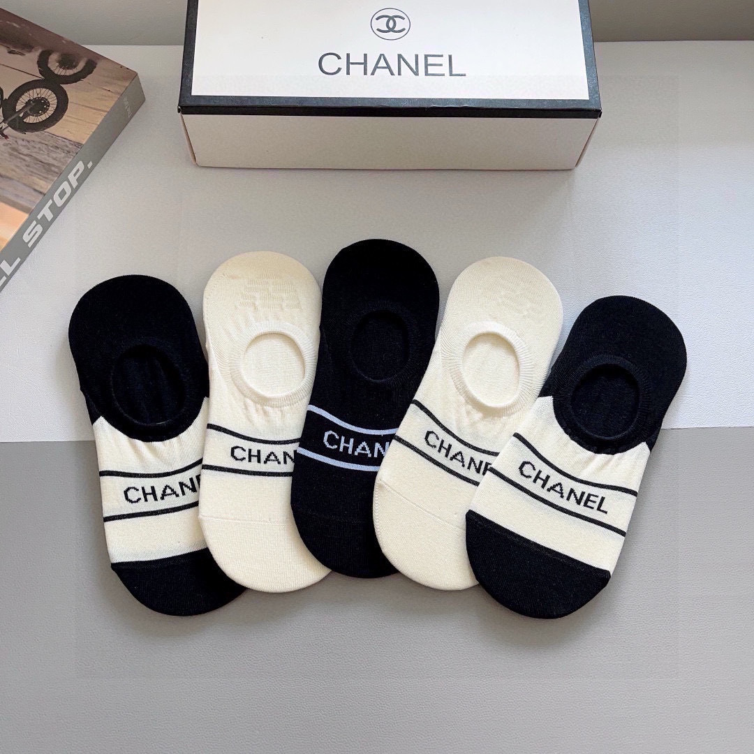 配包装（一盒5双）
CHANEL 香奈儿经典船袜、高版本纯棉材质柔软，秒杀市场普通货，经典的双C图案lo