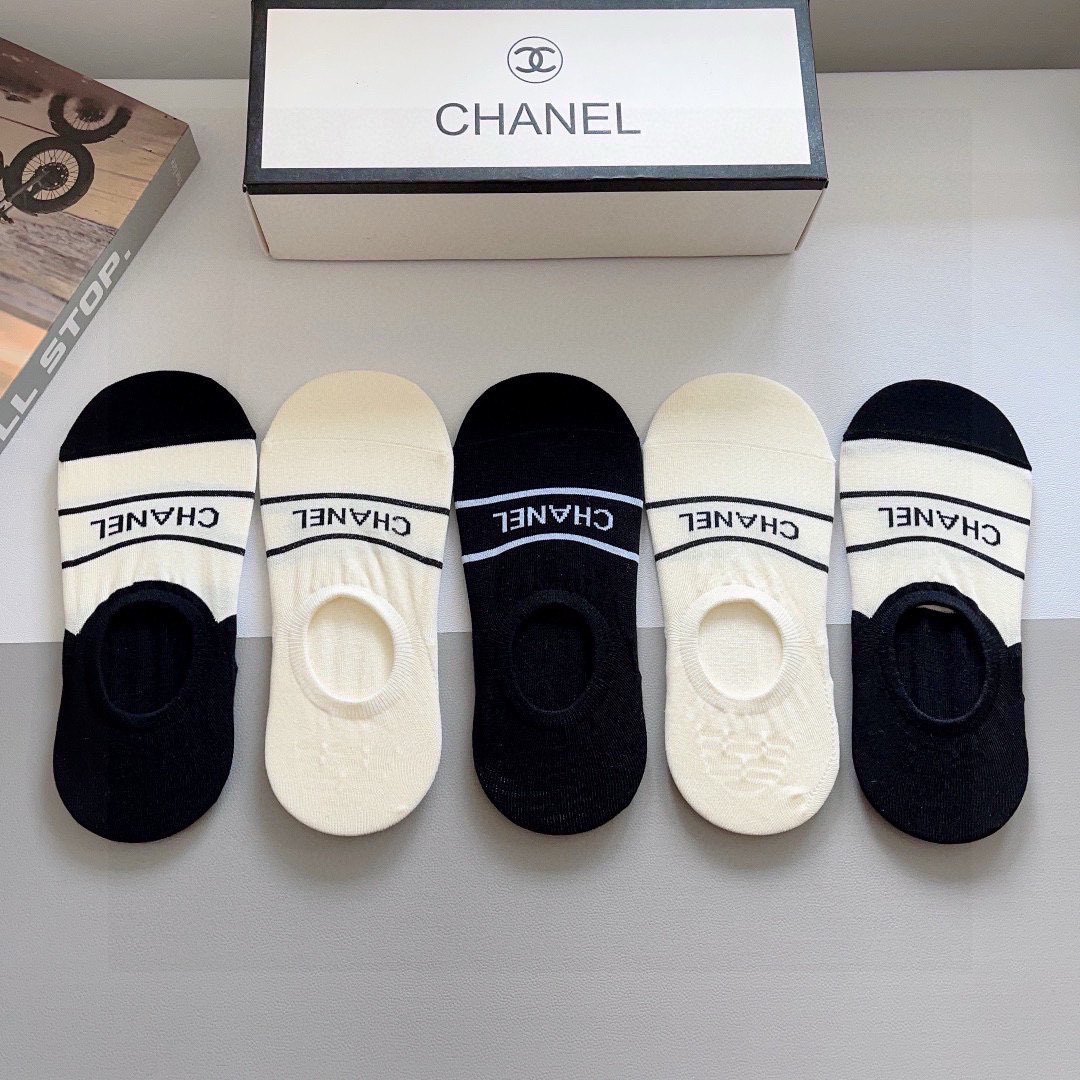 配包装（一盒5双）
CHANEL 香奈儿经典船袜、高版本纯棉材质柔软，秒杀市场普通货，经典的双C图案lo