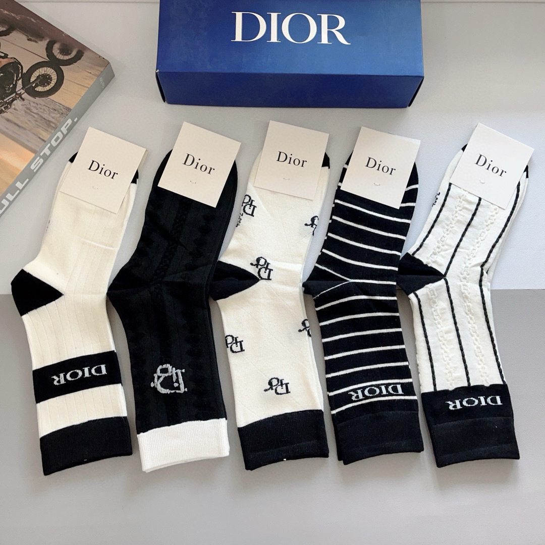 配包装（一盒5双）
Dior 迪奥 新款网红竹棉长筒小腿袜子！爆款字母男款专柜同步长筒袜，💛大牌出街，潮