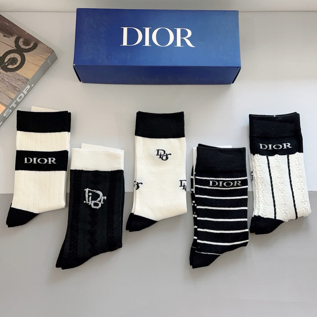 配包装（一盒5双）
Dior 迪奥 新款网红竹棉长筒小腿袜子！爆款字母男款专柜同步长筒袜，💛大牌出街，潮