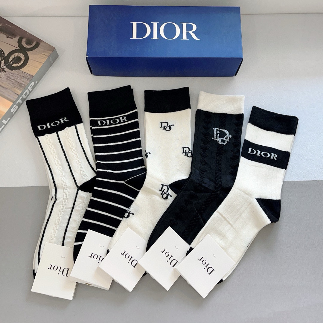 配包装（一盒5双）
Dior 迪奥 新款网红竹棉长筒小腿袜子！爆款字母男款专柜同步长筒袜，💛大牌出街，潮