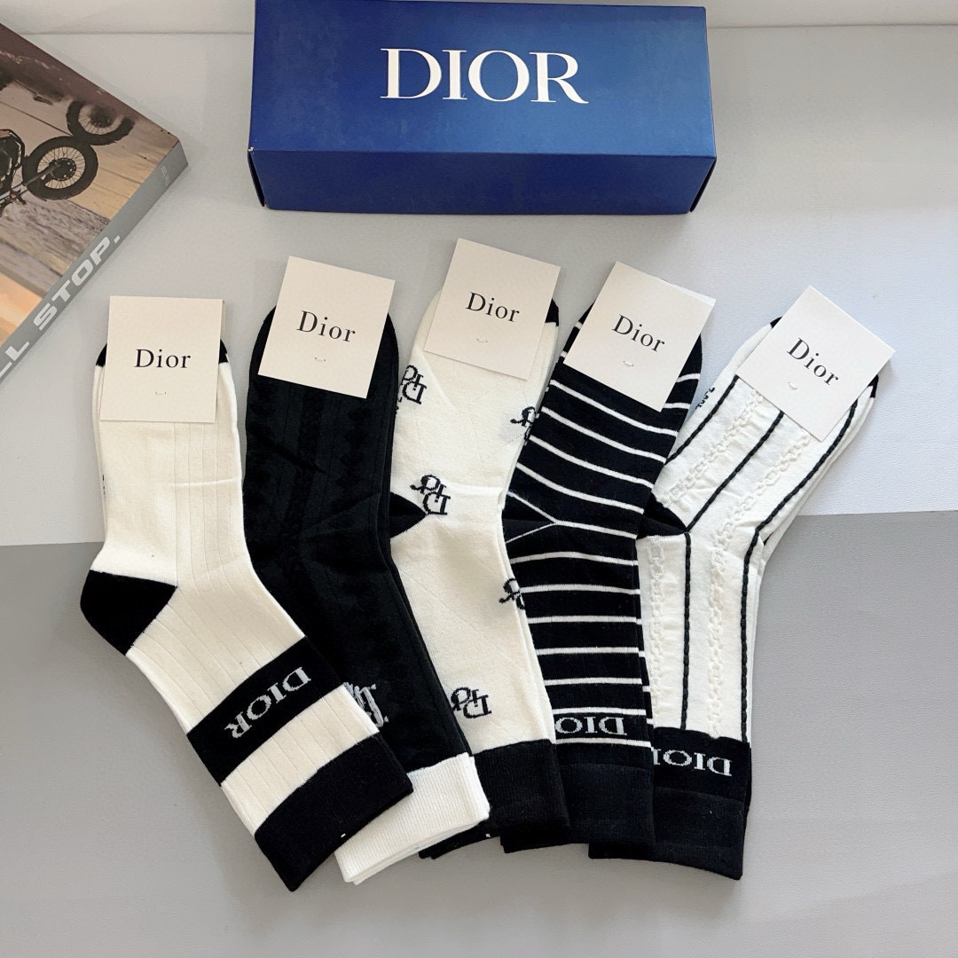 配包装（一盒5双）
Dior 迪奥 新款网红竹棉长筒小腿袜子！爆款字母男款专柜同步长筒袜，💛大牌出街，潮