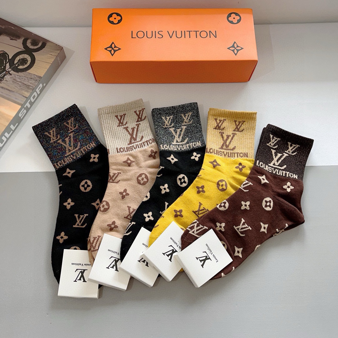 配包装（一盒5双）
 🌟 LV 路易威登 超火爆小单品，竹棉面料，潮人必备 爆款，经典字母logo中筒袜