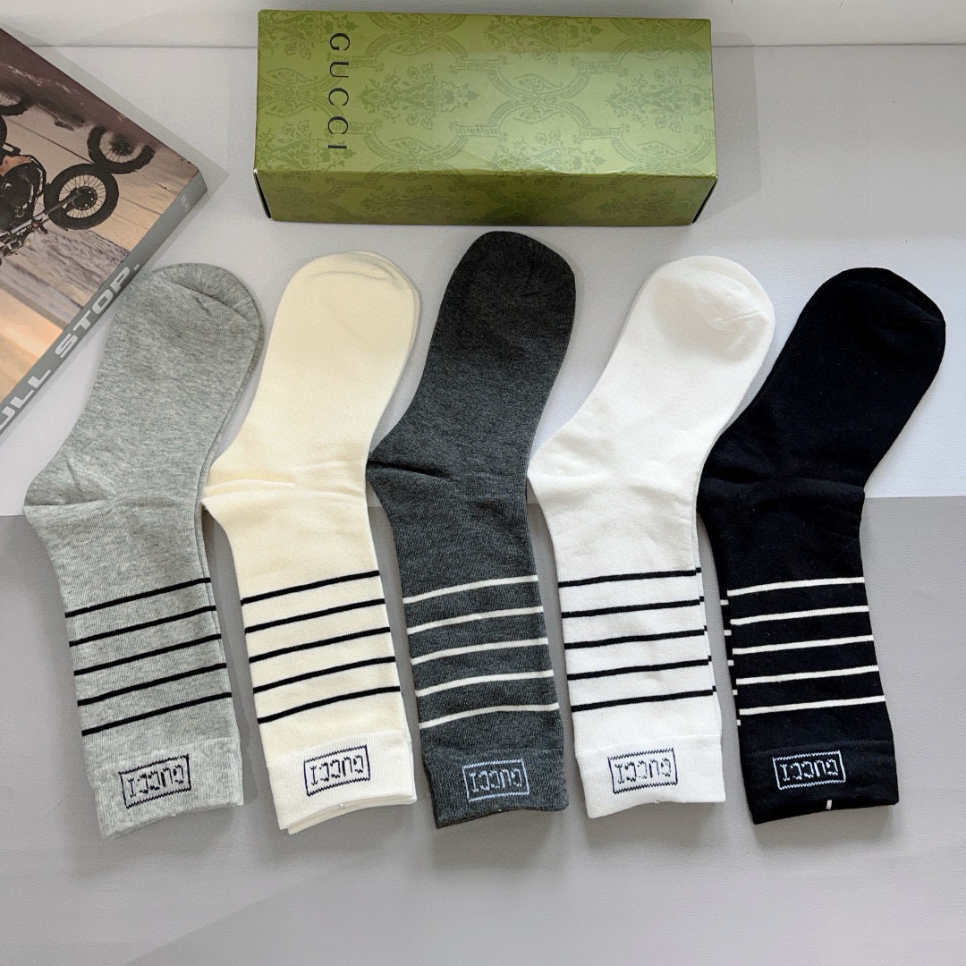 配包装（一盒5双）
 Gucci 古奇 新款长筒袜子，纯棉面料，潮人必备 ，Gucci 爆款，经典双G，