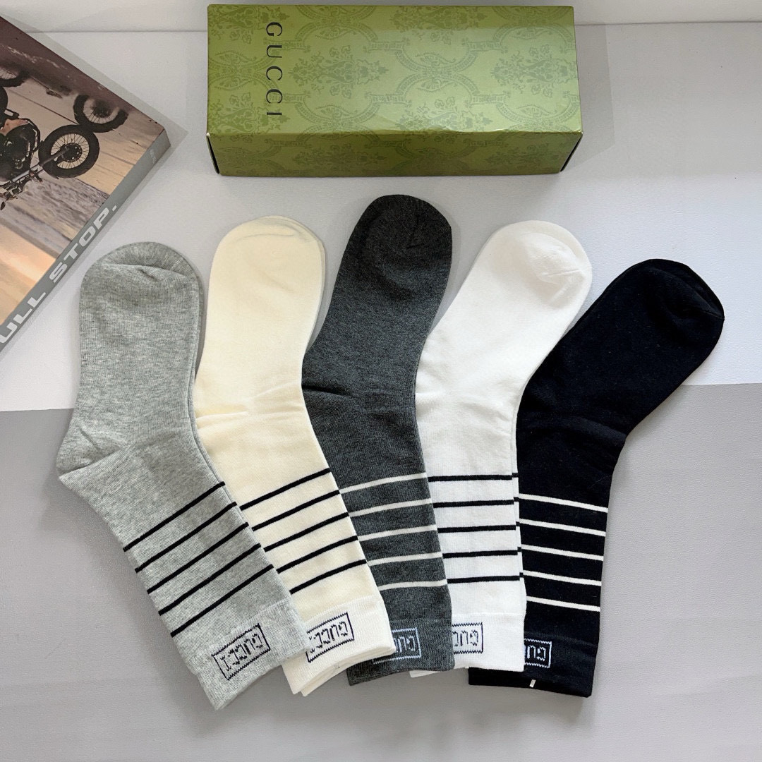 配包装（一盒5双）
 Gucci 古奇 新款长筒袜子，纯棉面料，潮人必备 ，Gucci 爆款，经典双G，
