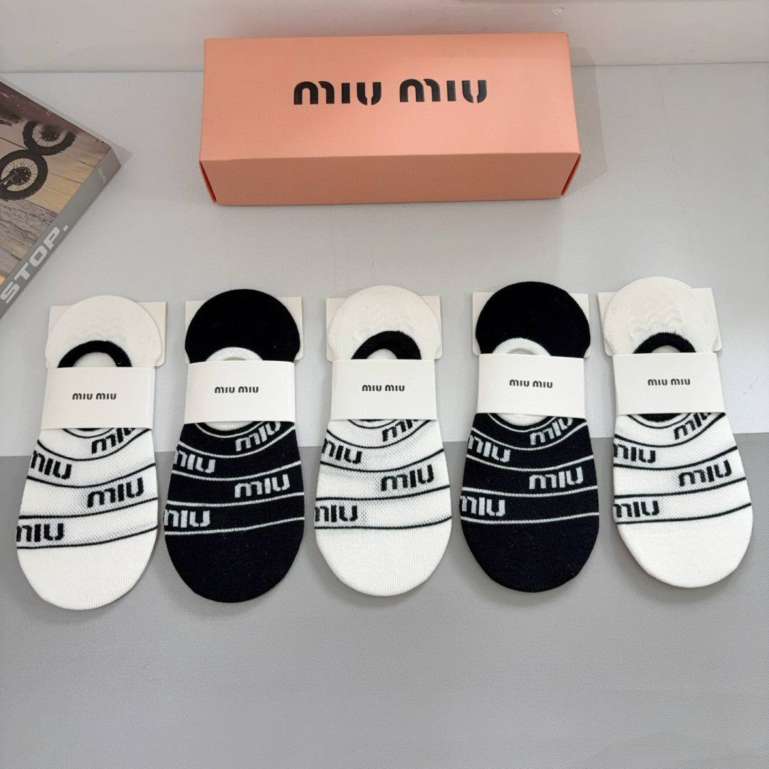配包装【一盒5双】
miumiu · 缪缪 新款网红袜子❗️短款船袜🔥竹棉材质，轻薄柔软透气，四季通用，