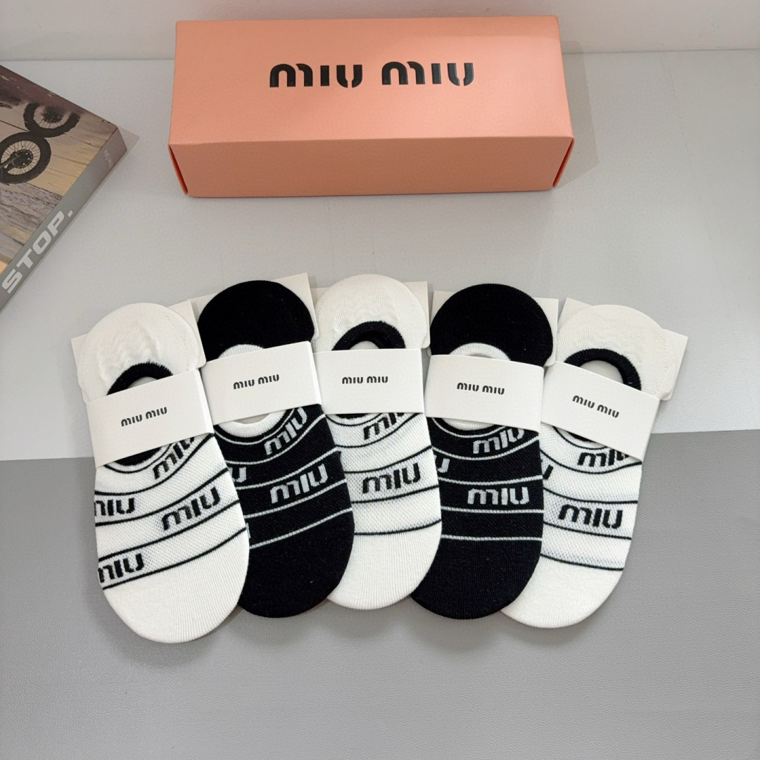 配包装【一盒5双】
miumiu · 缪缪 新款网红袜子❗️短款船袜🔥竹棉材质，轻薄柔软透气，四季通用，