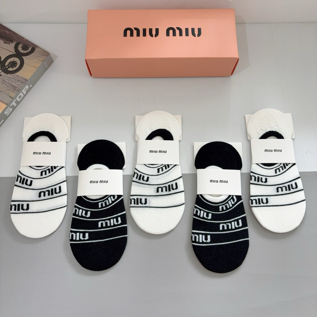 配包装【一盒5双】
miumiu · 缪缪 新款网红袜子❗️短款船袜🔥竹棉材质，轻薄柔软透气，四季通用，