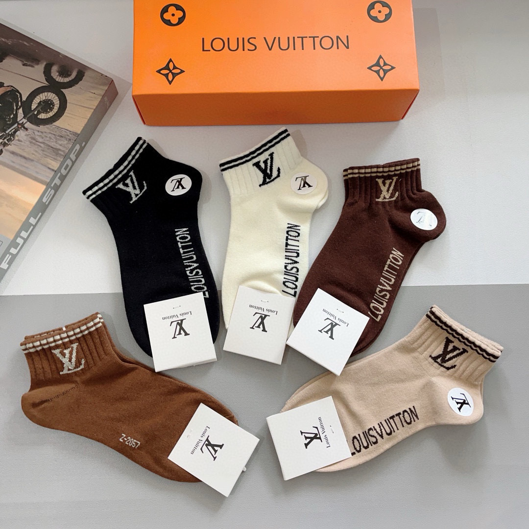 配包装（一盒5双） 🌟 LV 路易威登 超火爆小单品，纯棉面料，潮人必备 爆款，经典字母logo中筒袜，