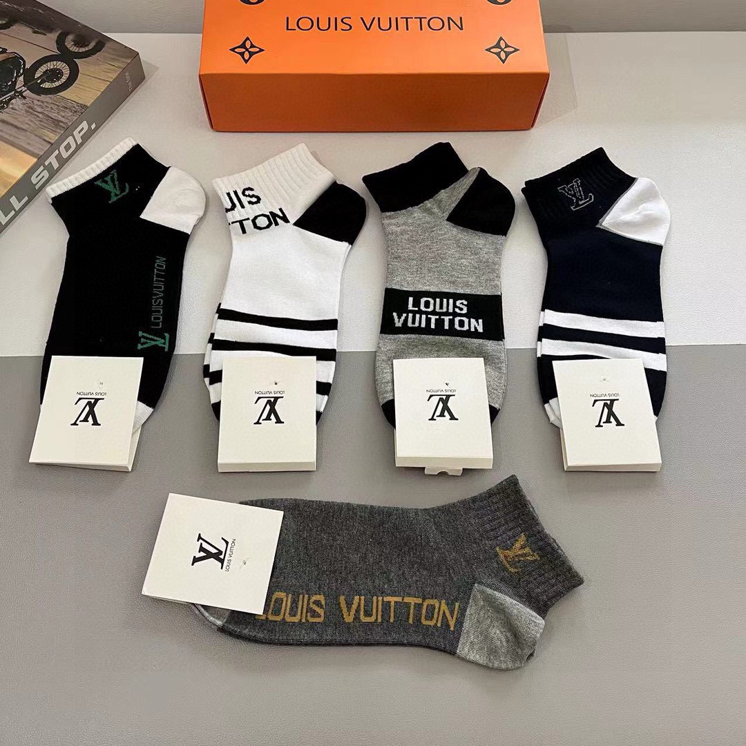 配包装（一盒5双） 🌟 LV 路易威登 超火爆小单品，纯棉面料，潮人必备 爆款，经典字母logo中筒袜，