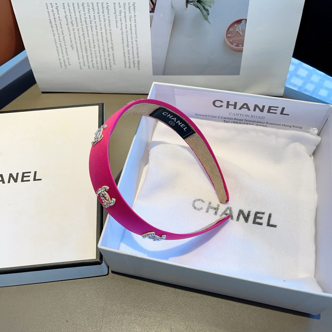 Chanel’s Latest Fragrance Packaging: High-End Double-C Logo Design on p. 99 - 图片 5