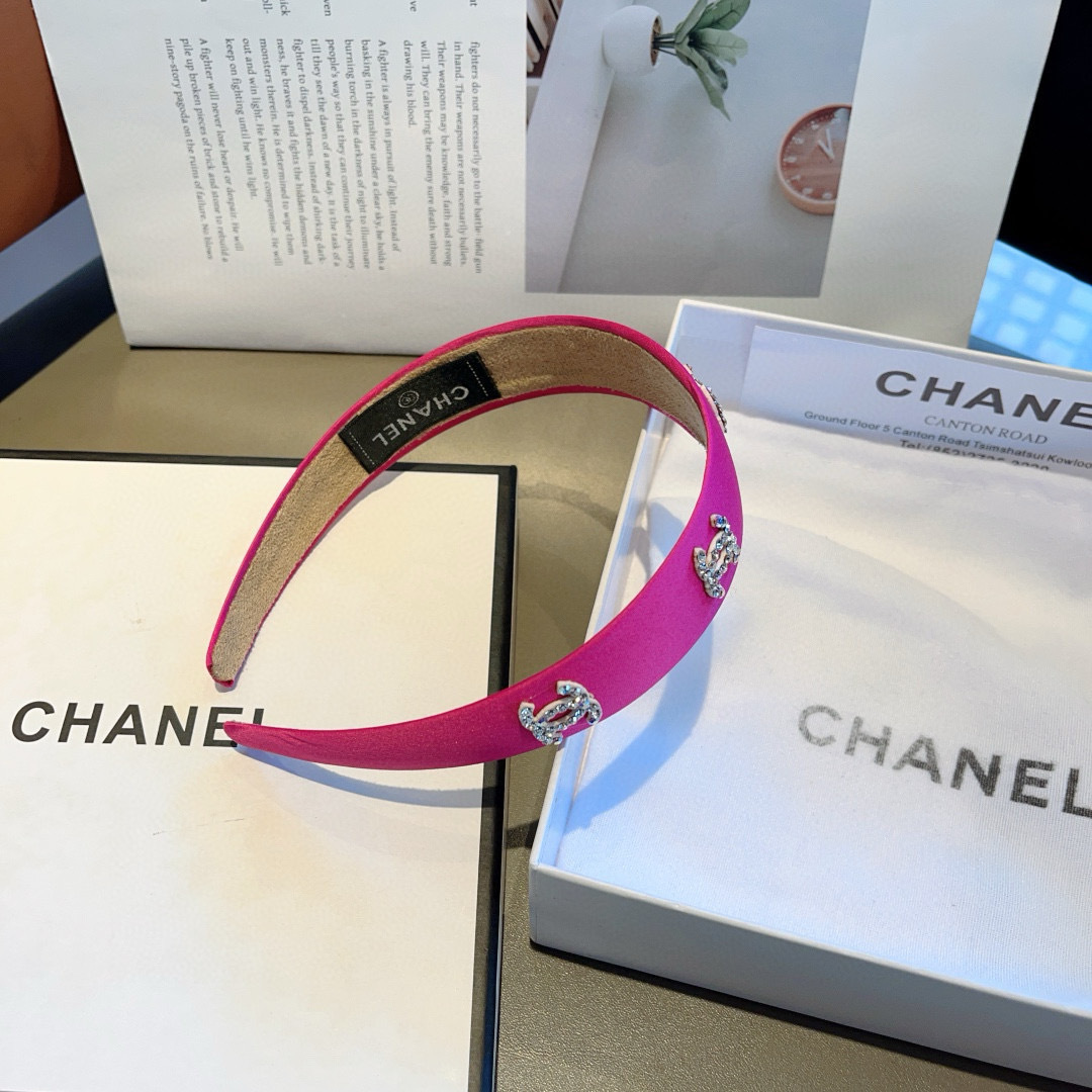 Chanel’s Latest Fragrance Packaging: High-End Double-C Logo Design on p. 99 - 图片 8