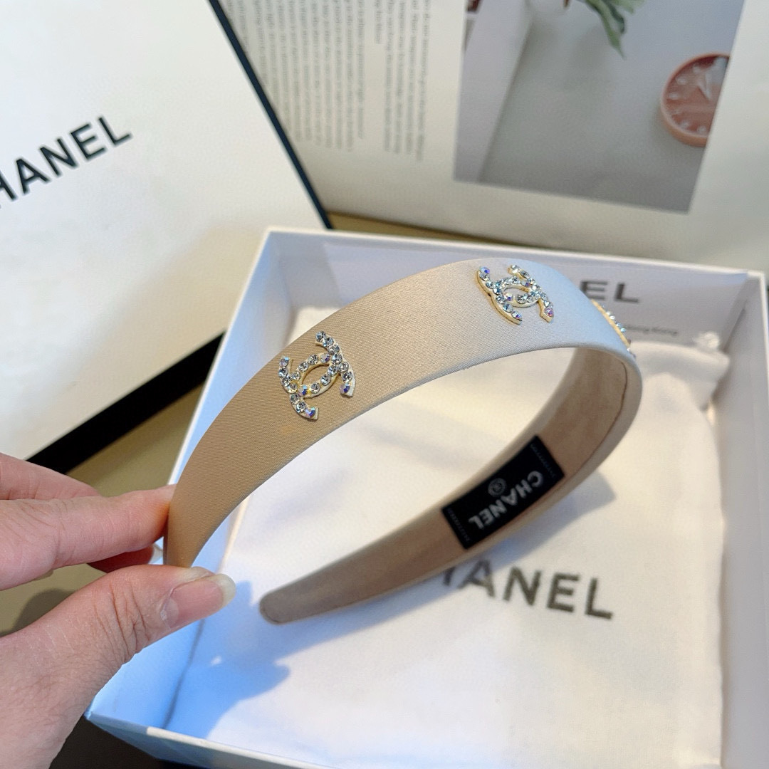 Chanel’s High-End Double-C Logo Fragrance Packaging on Page 99 - 图片 6