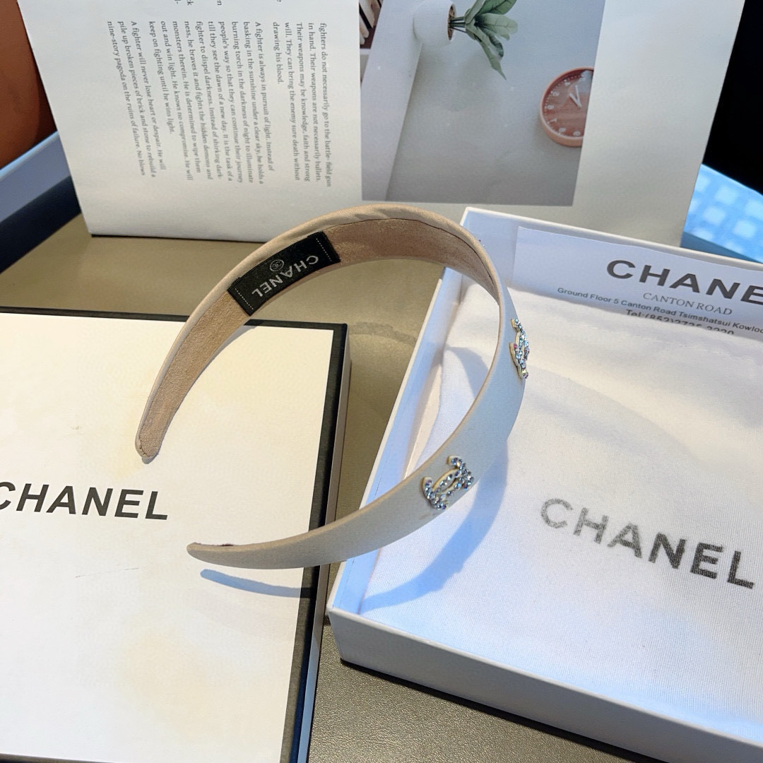 Chanel’s High-End Double-C Logo Fragrance Packaging on Page 99 - 图片 8