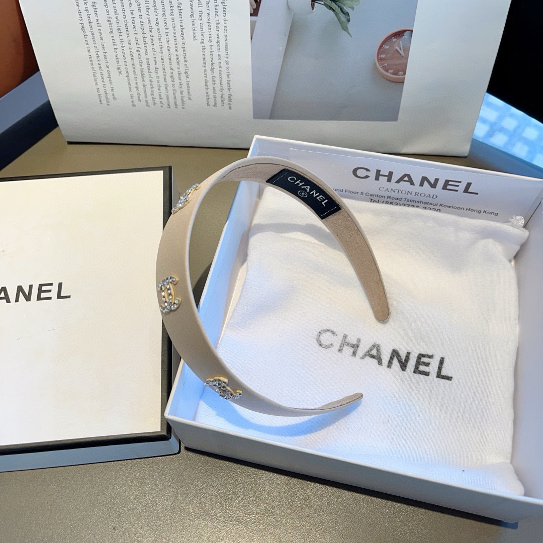 Chanel’s High-End Double-C Logo Fragrance Packaging on Page 99 - 图片 5