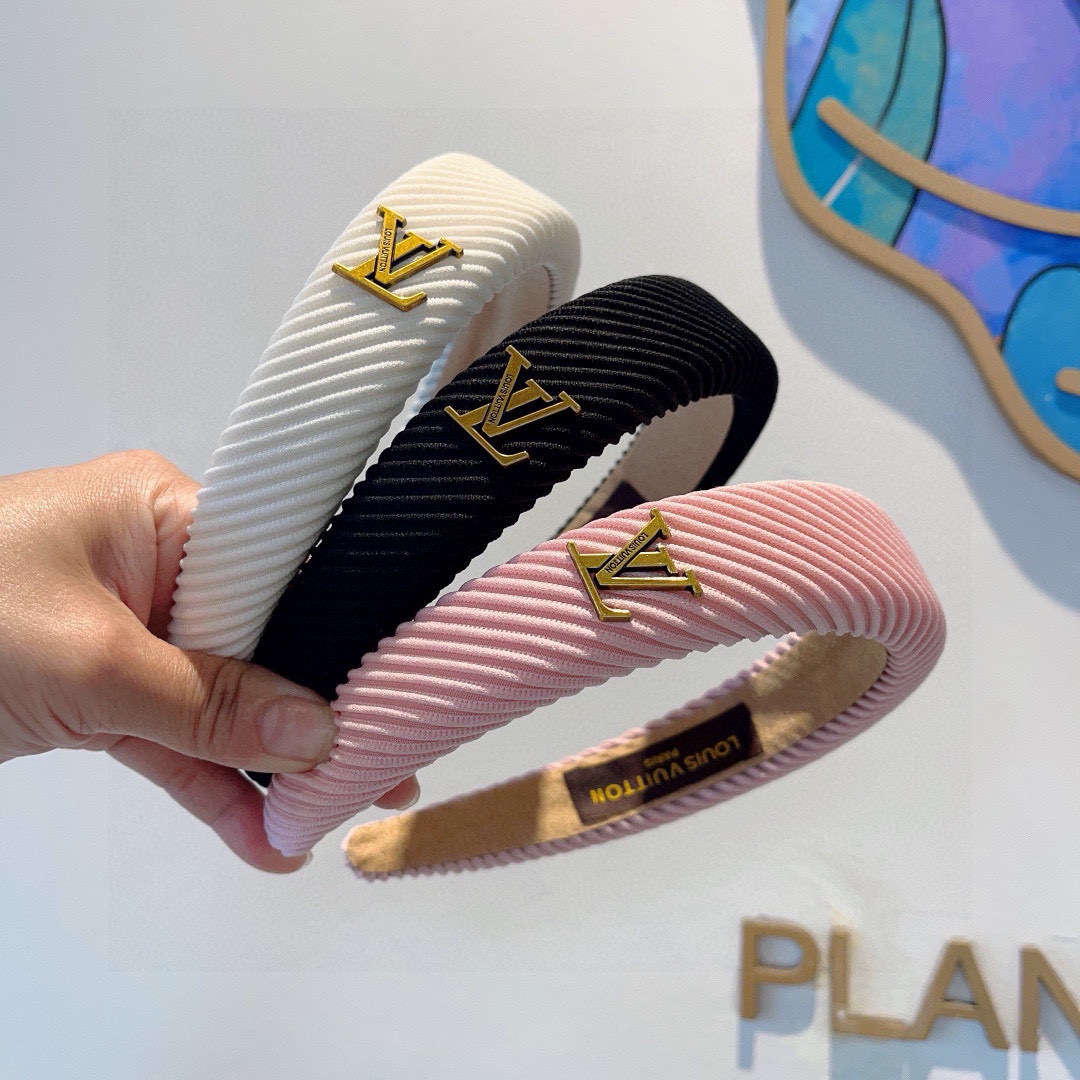 Trendy Packaging: Louis Vuitton and New Money Fashion Influencers (13 words) - 图片 8