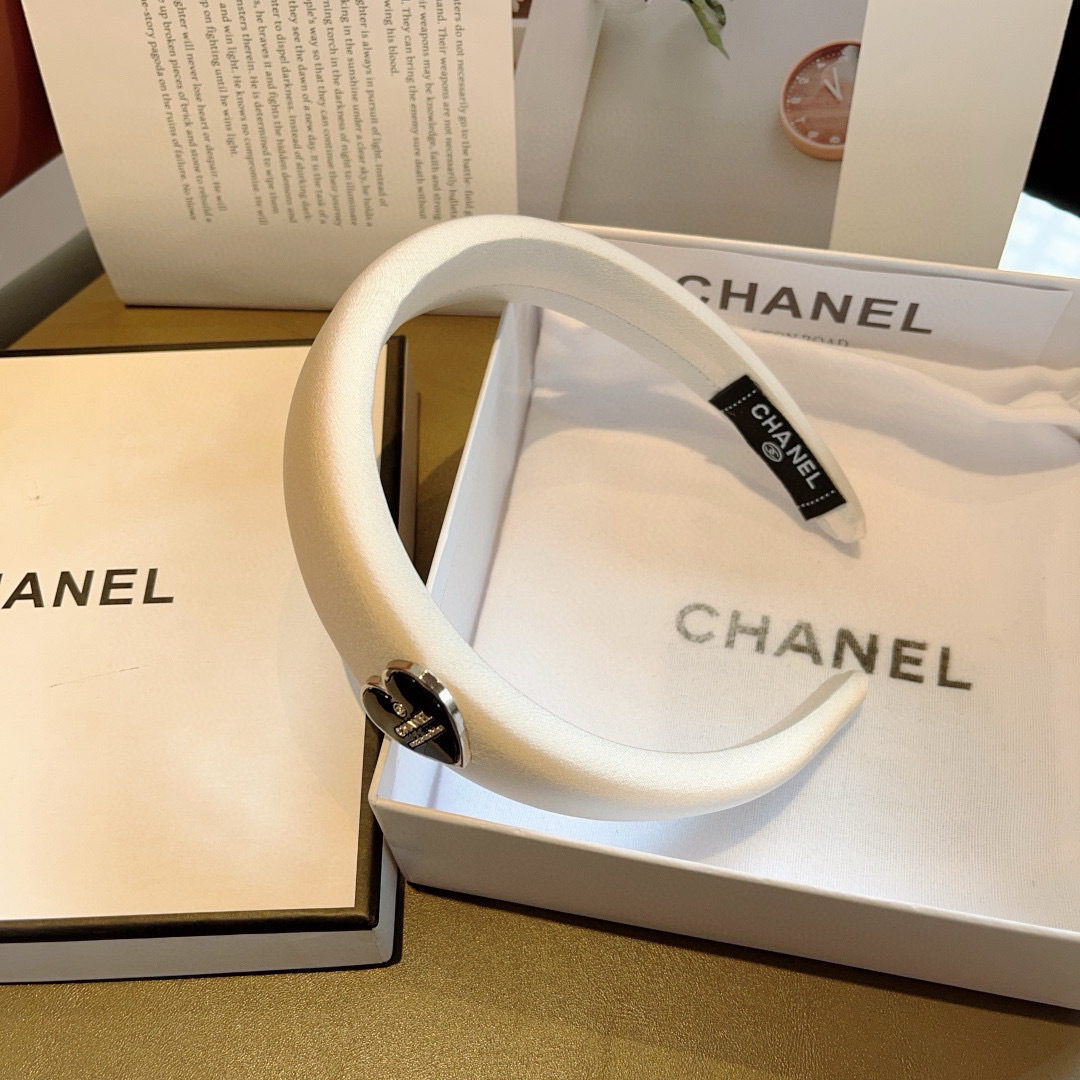 CHANEL Introduces High-End Multicolor Packaging with Retro-Net Red-Explosive Design - 图片 5