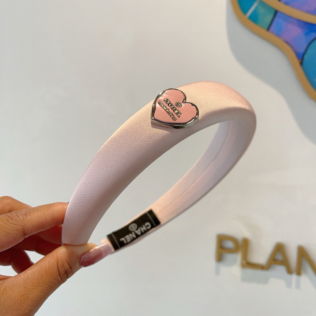 CHANEL’s New High-End Multicolor Packaging on Page 99 - 图片 3