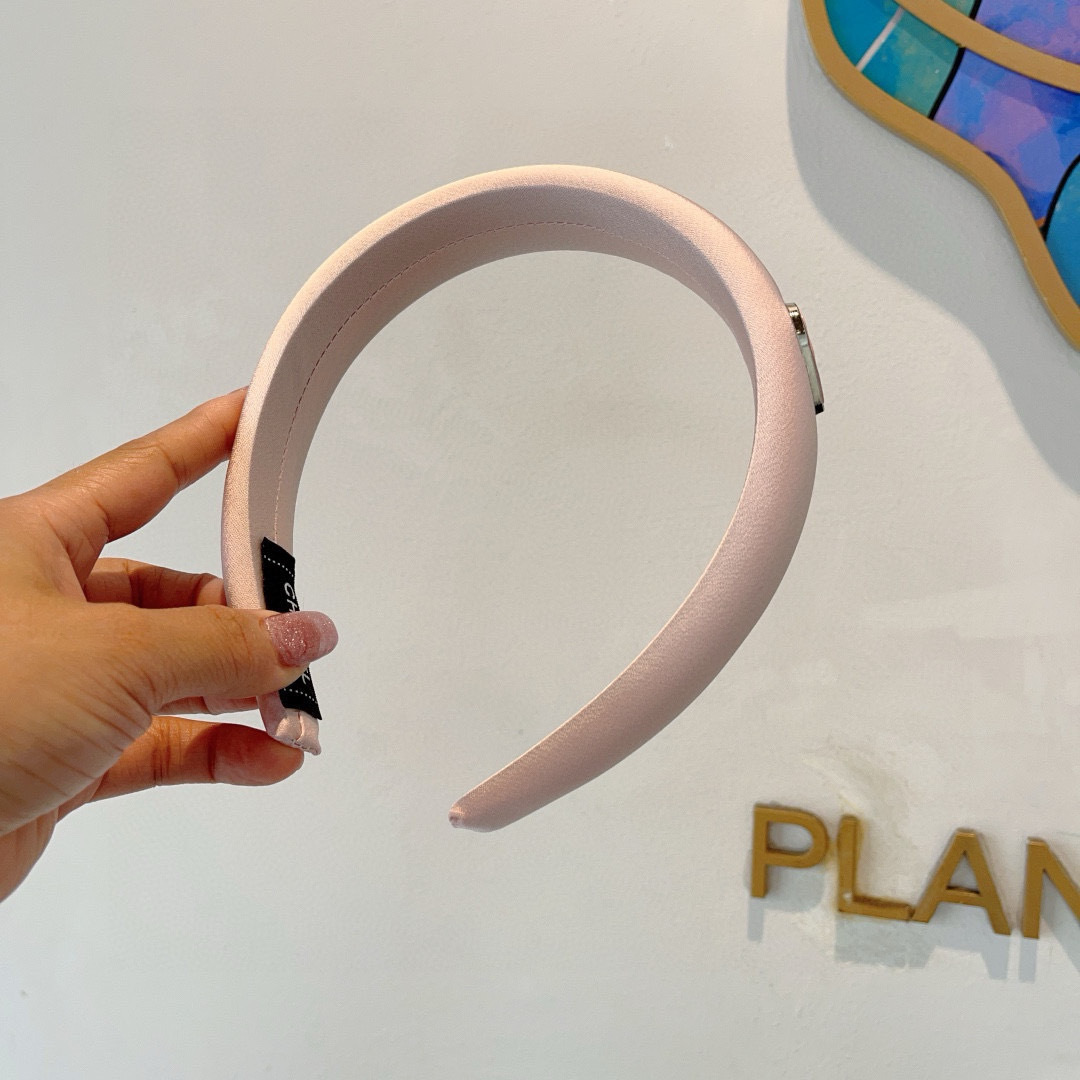 CHANEL’s New High-End Multicolor Packaging on Page 99 - 图片 4