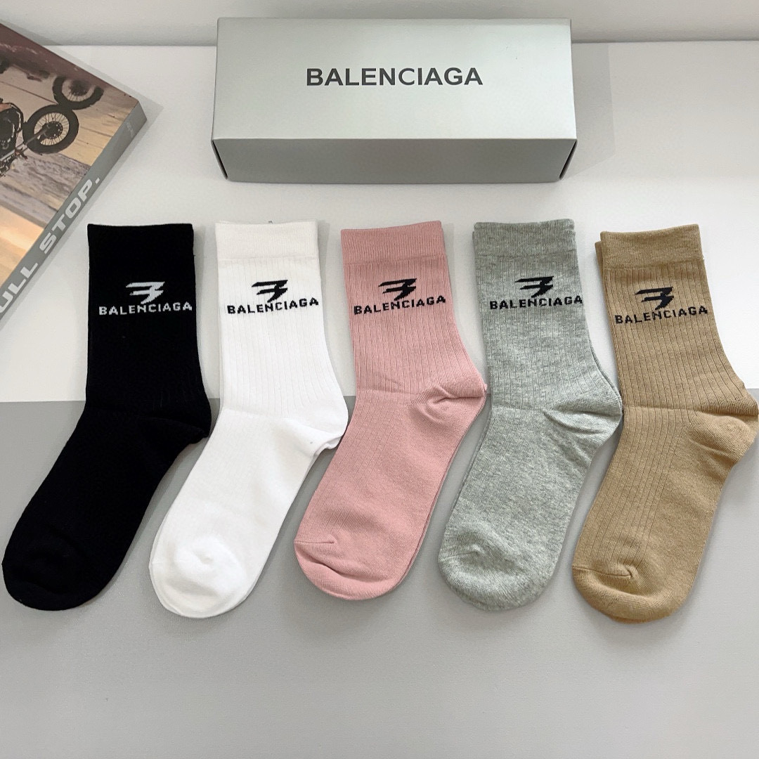 配包装【一盒5双】
BALENCIAGA 巴黎世家高版本超级柔软长筒袜子🔥潮人必不可少的时尚专柜代购长筒