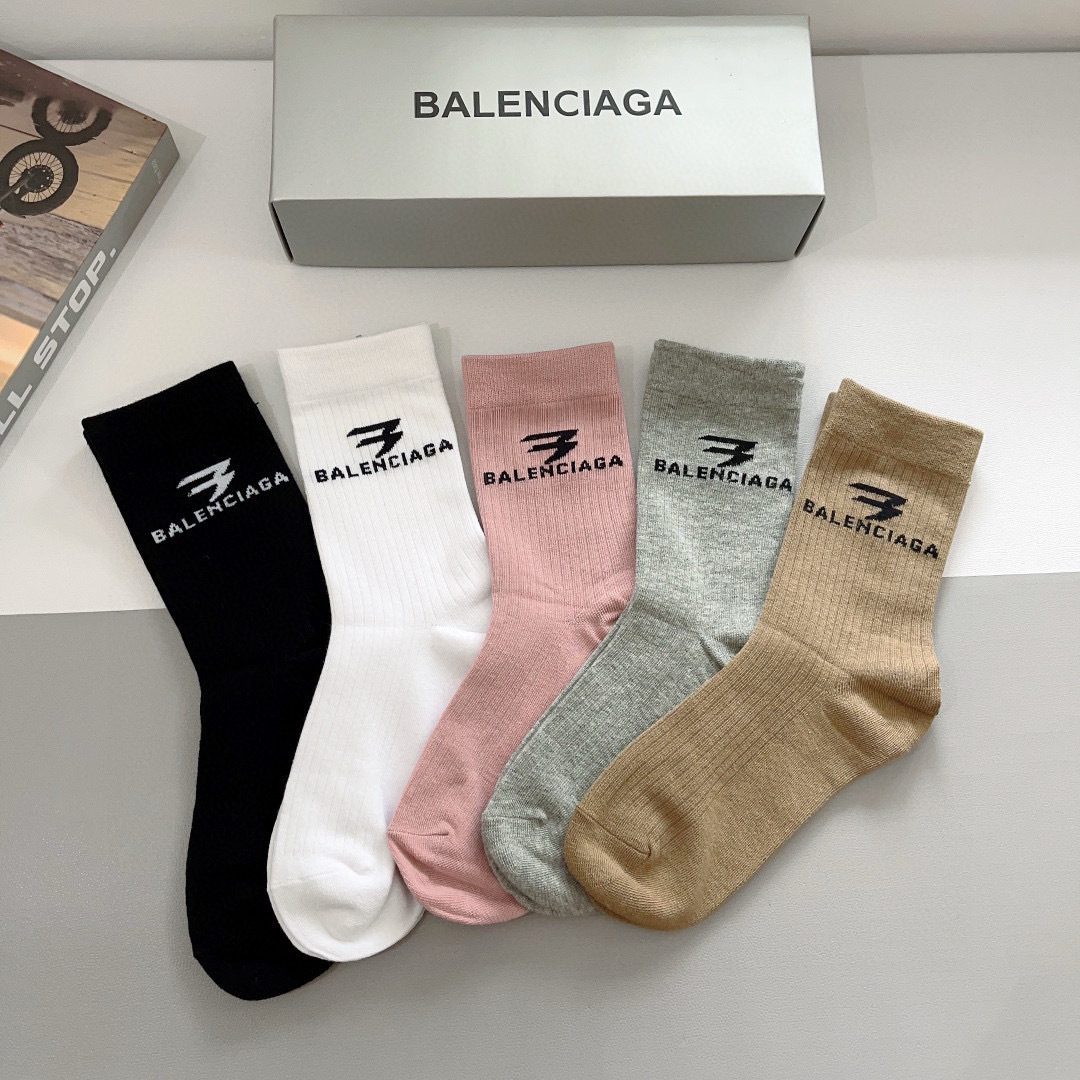 配包装【一盒5双】
BALENCIAGA 巴黎世家高版本超级柔软长筒袜子🔥潮人必不可少的时尚专柜代购长筒