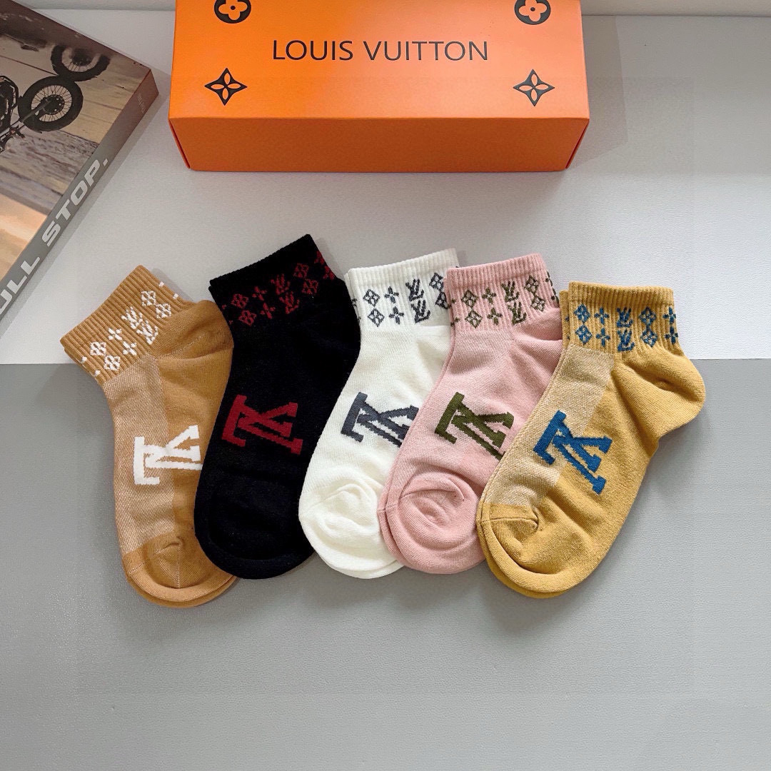 配包装（一盒5双） 🌟 LV 路易威登 超火爆小单品，纯棉面料，潮人必备 爆款，经典字母logo中筒袜，