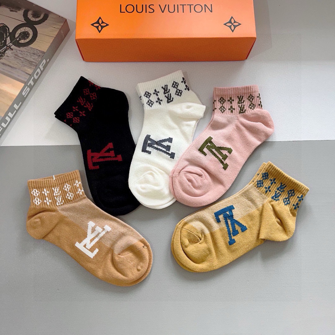 配包装（一盒5双） 🌟 LV 路易威登 超火爆小单品，纯棉面料，潮人必备 爆款，经典字母logo中筒袜，