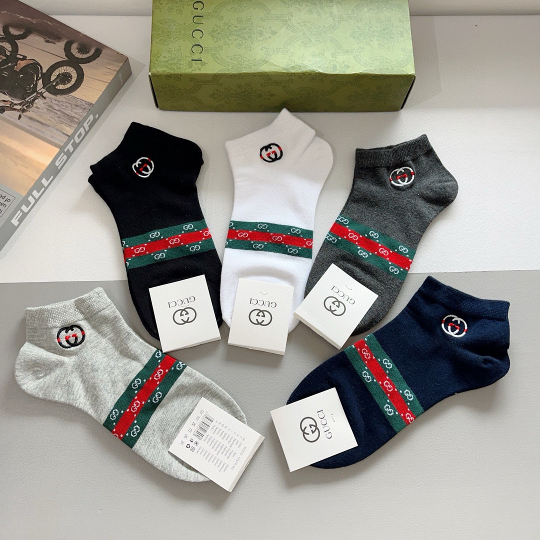 配包装（一盒5双） 
Gucci 古奇 火爆经典款男士船袜，刺绣纯棉面料，潮人必备 ，经典双G袜子，个性