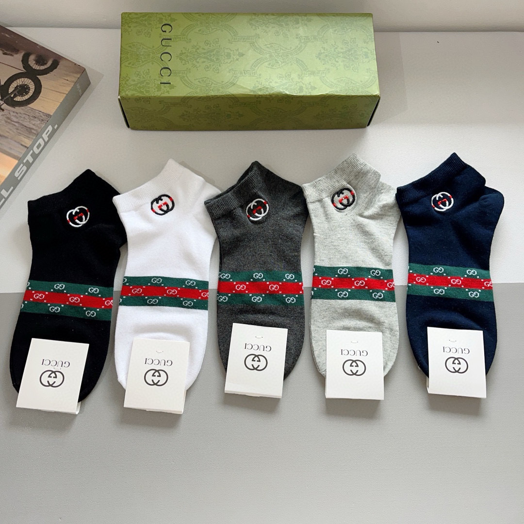 配包装（一盒5双） 
Gucci 古奇 火爆经典款男士船袜，刺绣纯棉面料，潮人必备 ，经典双G袜子，个性