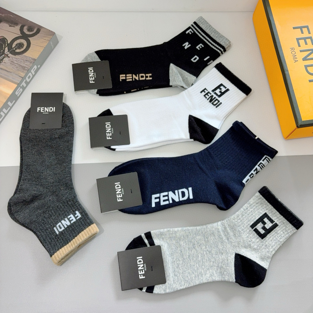 配包装（一盒5双）
FENDI  芬迪  字母双Ｆ爆款中筒袜，纯棉面料， 专柜同款 💓纯棉面料，实用好穿
