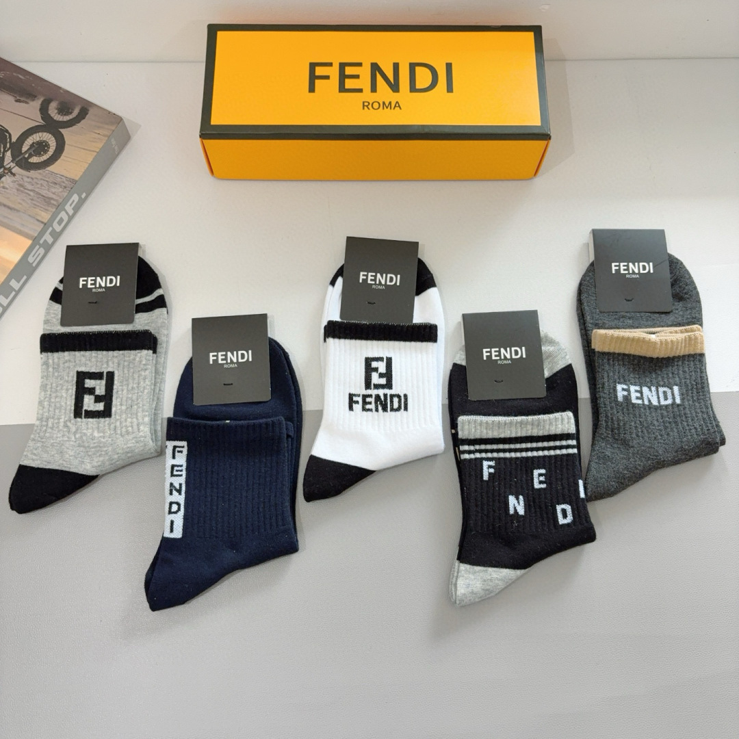 配包装（一盒5双）
FENDI  芬迪  字母双Ｆ爆款中筒袜，纯棉面料， 专柜同款 💓纯棉面料，实用好穿