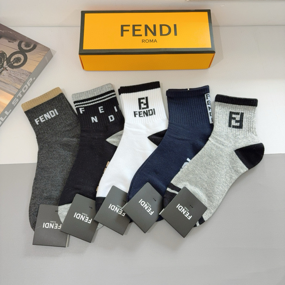 配包装（一盒5双）
FENDI  芬迪  字母双Ｆ爆款中筒袜，纯棉面料， 专柜同款 💓纯棉面料，实用好穿