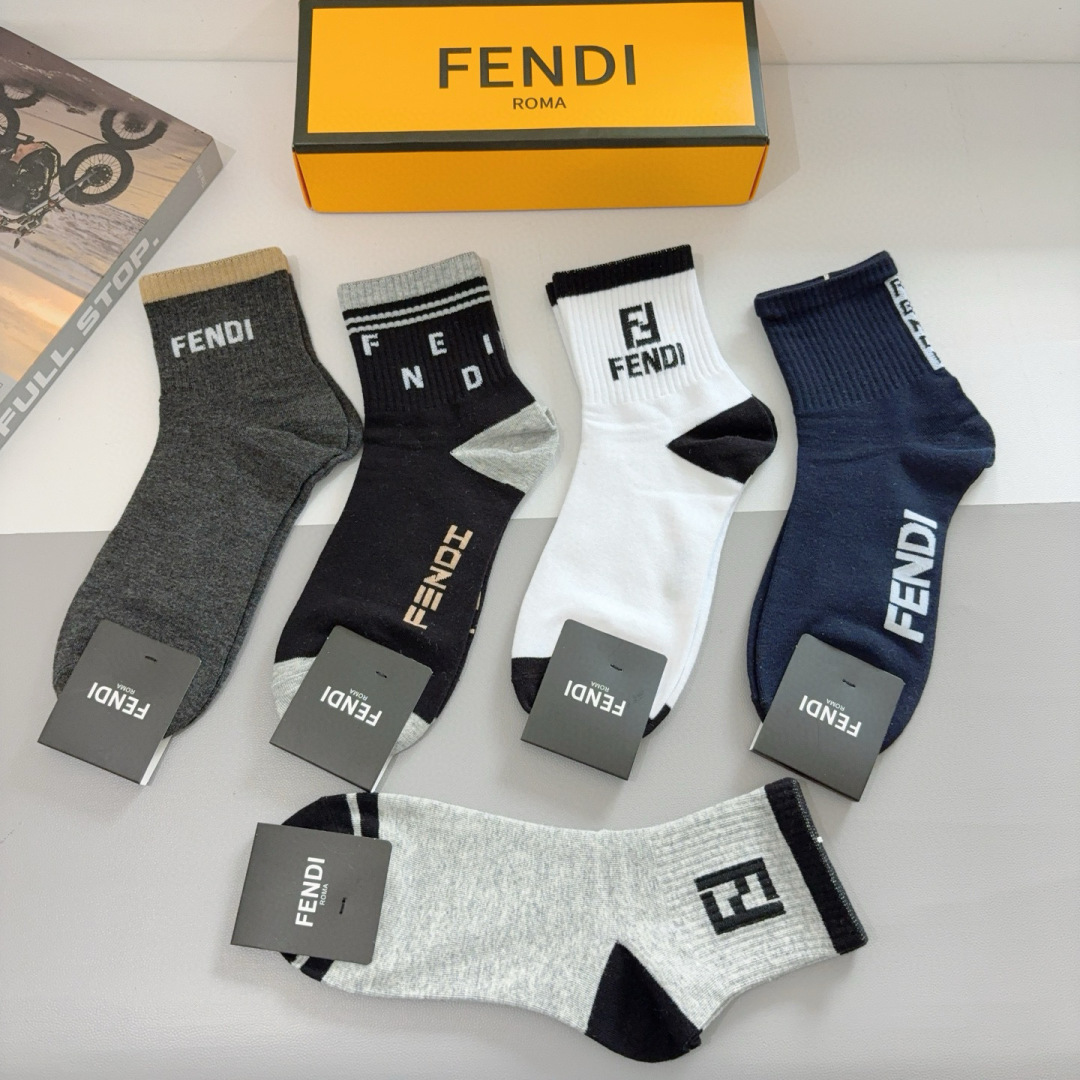 配包装（一盒5双）
FENDI  芬迪  字母双Ｆ爆款中筒袜，纯棉面料， 专柜同款 💓纯棉面料，实用好穿