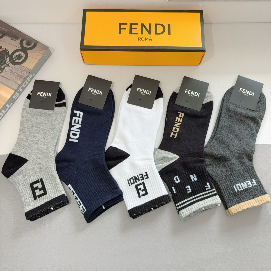 配包装（一盒5双）
FENDI  芬迪  字母双Ｆ爆款中筒袜，纯棉面料， 专柜同款 💓纯棉面料，实用好穿