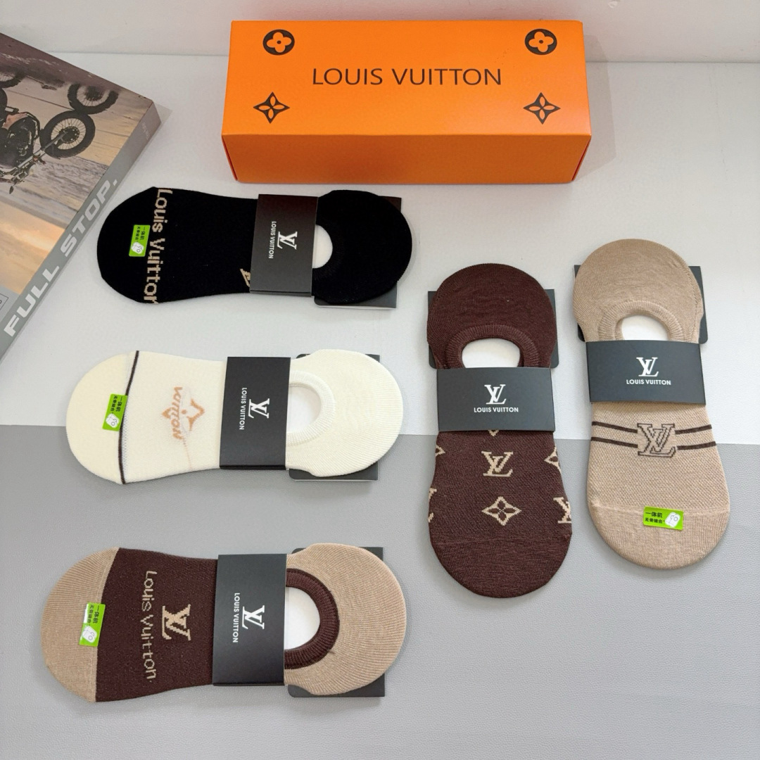 （一盒5双）
LV （路易威登） 高版本竹棉船袜，秒杀市场普通货，经典图案logo，专柜同步袜子❗️大牌