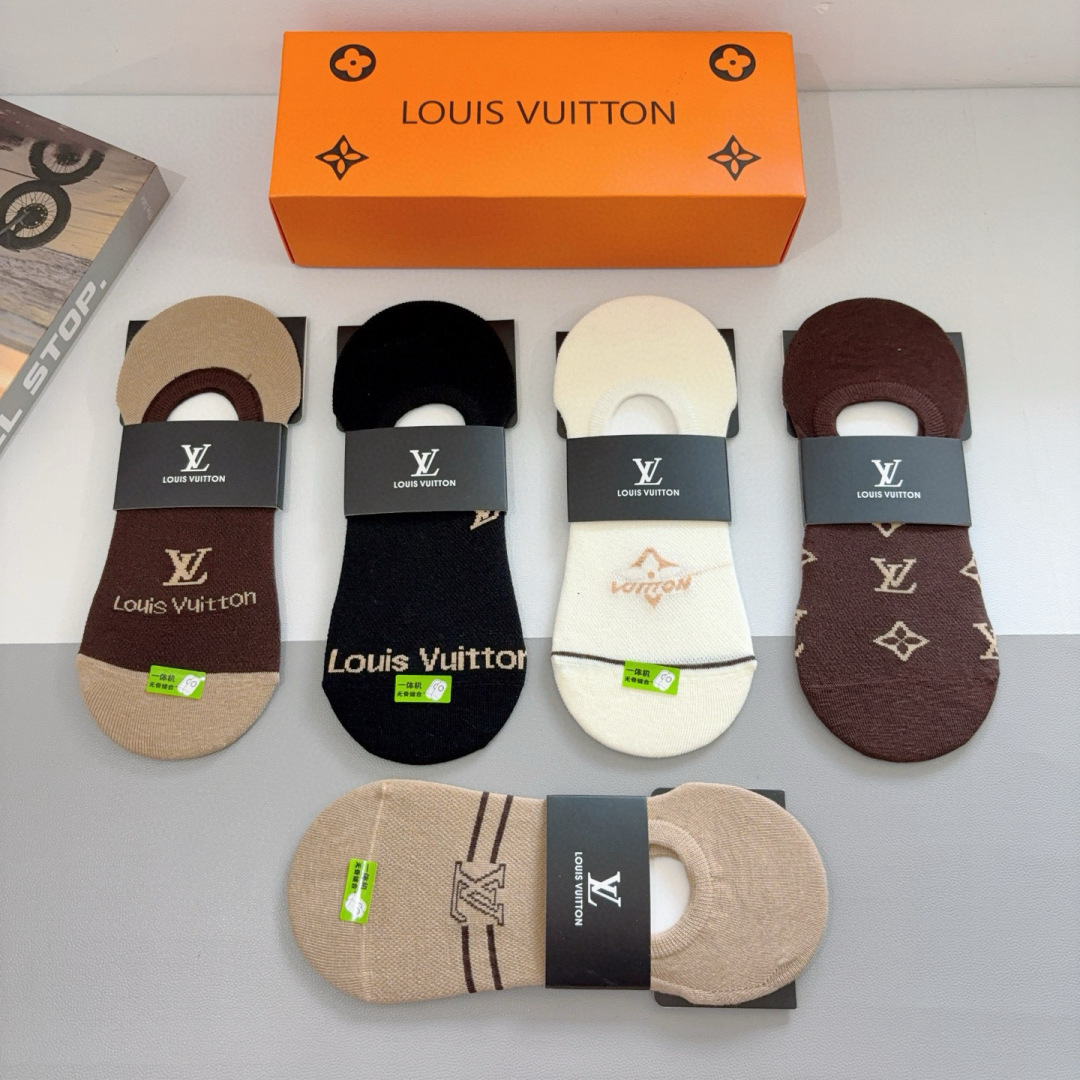 （一盒5双）
LV （路易威登） 高版本竹棉船袜，秒杀市场普通货，经典图案logo，专柜同步袜子❗️大牌