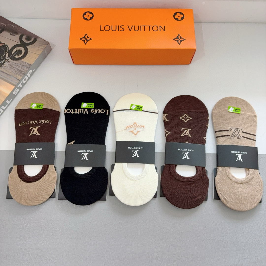 （一盒5双）
LV （路易威登） 高版本竹棉船袜，秒杀市场普通货，经典图案logo，专柜同步袜子❗️大牌