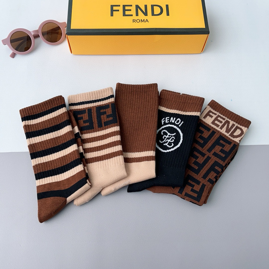 （一盒5双）
FENDI  芬迪  字母双Ｆ爆款中长筒袜，纯棉面料， 专柜同款 💓纯棉面料，实用好穿 柔