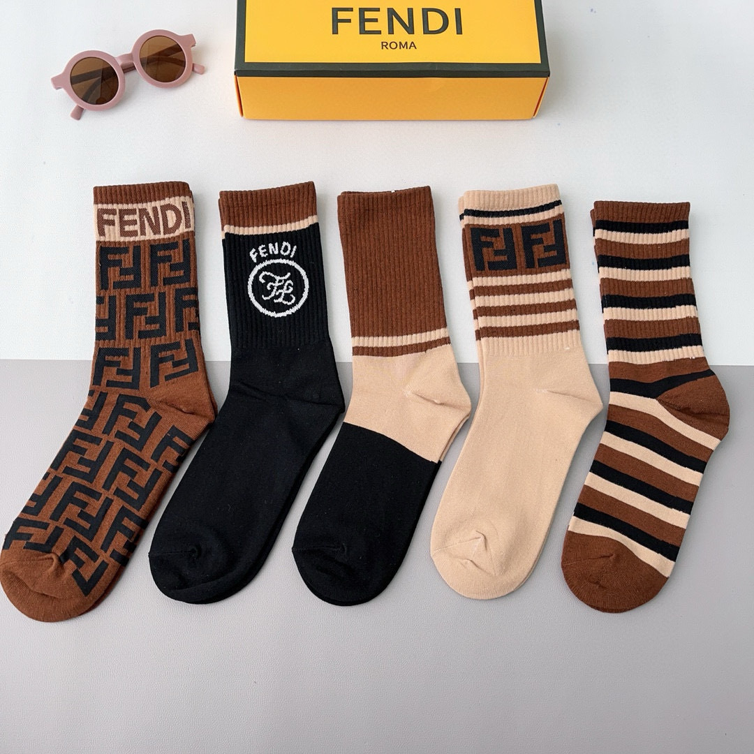 （一盒5双）
FENDI  芬迪  字母双Ｆ爆款中长筒袜，纯棉面料， 专柜同款 💓纯棉面料，实用好穿 柔