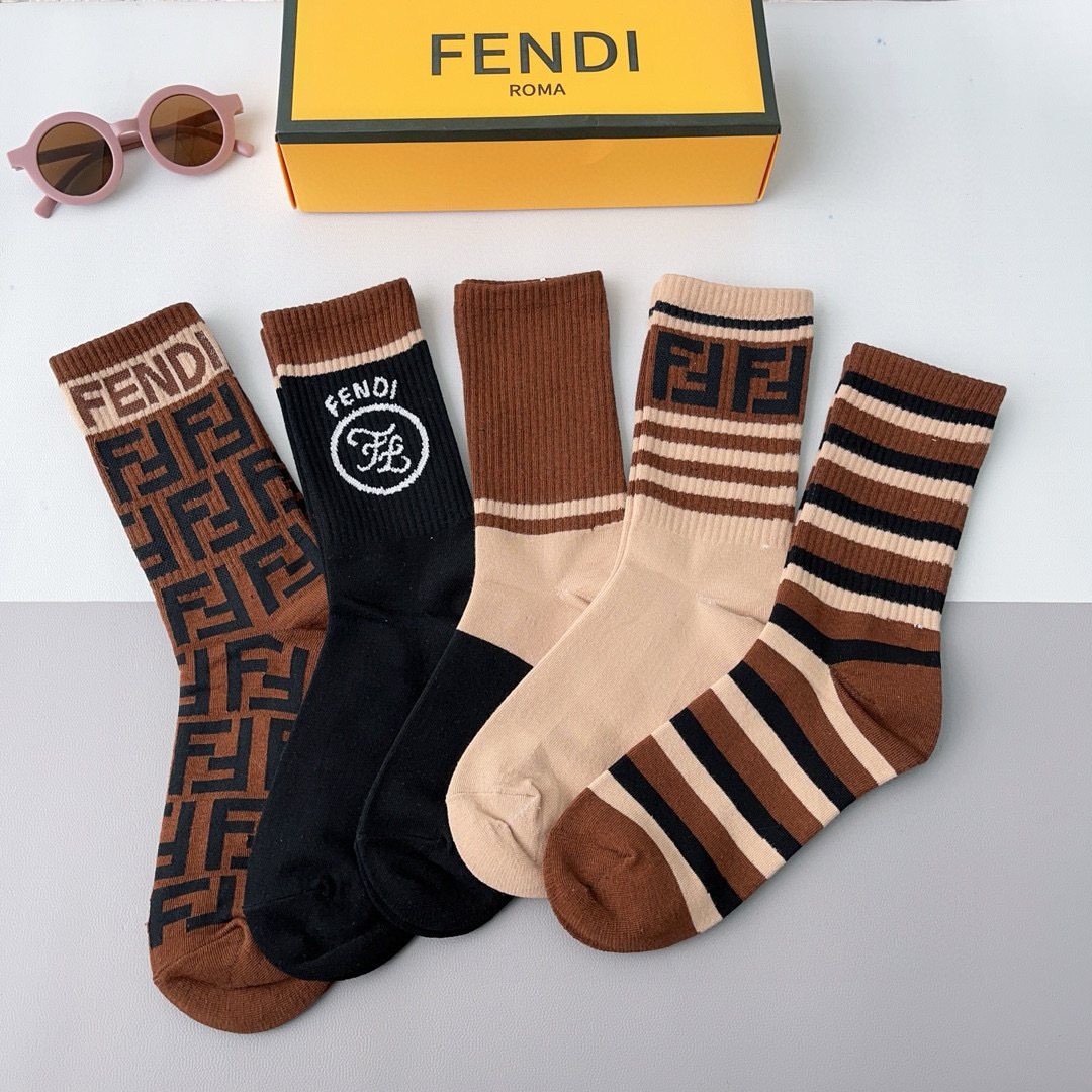 （一盒5双）
FENDI  芬迪  字母双Ｆ爆款中长筒袜，纯棉面料， 专柜同款 💓纯棉面料，实用好穿 柔