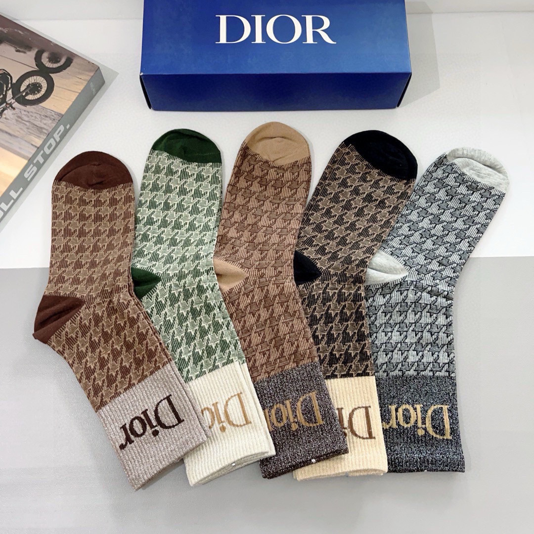 配包装（一盒5双）
Dior 迪奥 新款小腿长筒袜子！纯棉面料，火爆Ｄ字母图案，专柜同步袜子，💛大牌出街