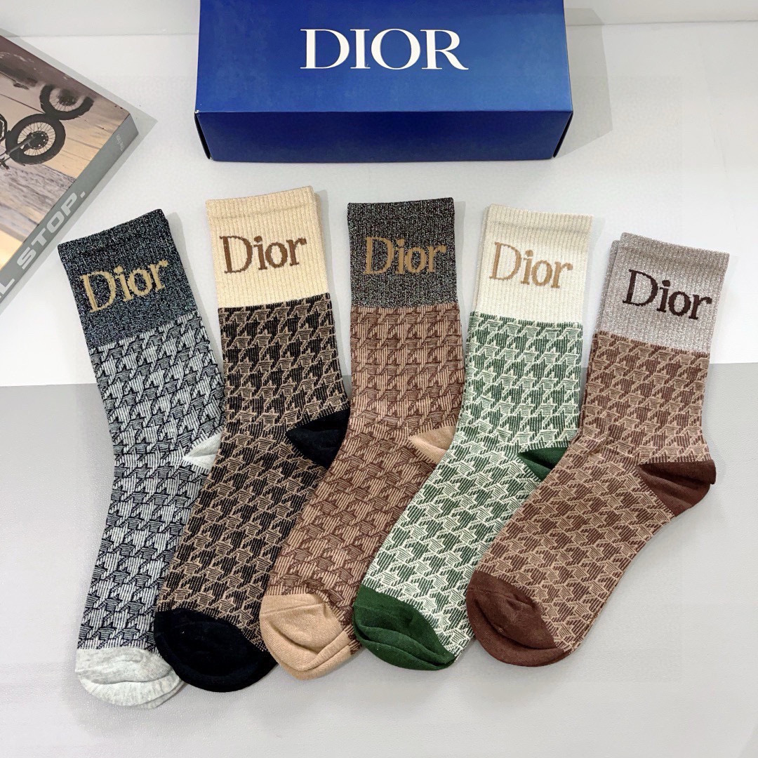 配包装（一盒5双）
Dior 迪奥 新款小腿长筒袜子！纯棉面料，火爆Ｄ字母图案，专柜同步袜子，💛大牌出街