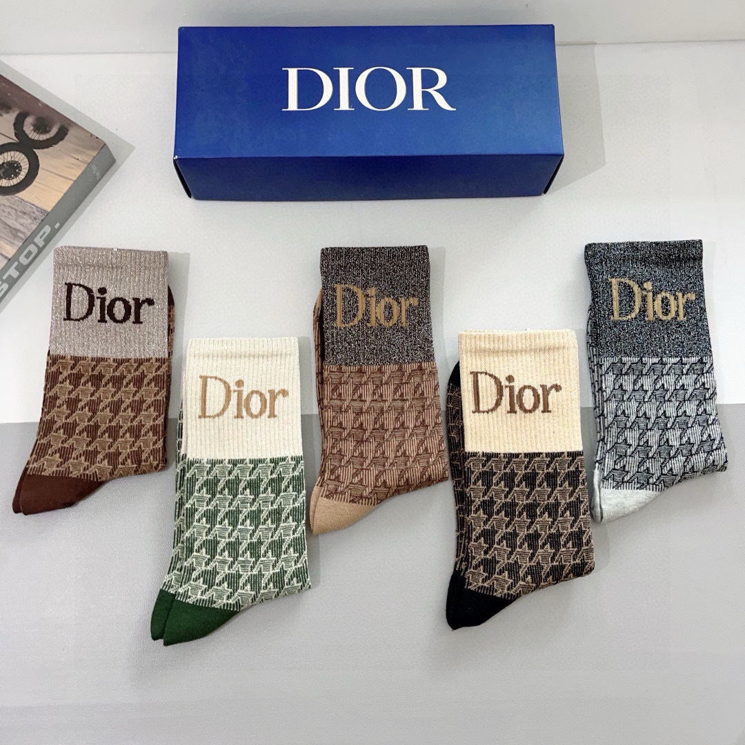 配包装（一盒5双）
Dior 迪奥 新款小腿长筒袜子！纯棉面料，火爆Ｄ字母图案，专柜同步袜子，💛大牌出街