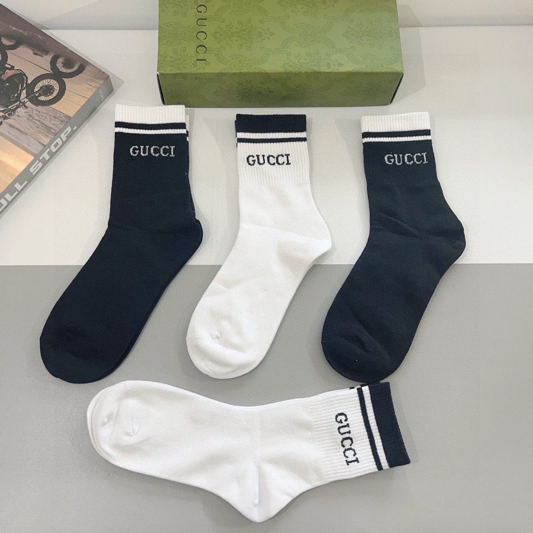 （一盒4双）
 Gucci 古奇 新款长筒袜子，纯棉面料，潮人必备 ，爆款经典双G，个性时尚百搭款，你值