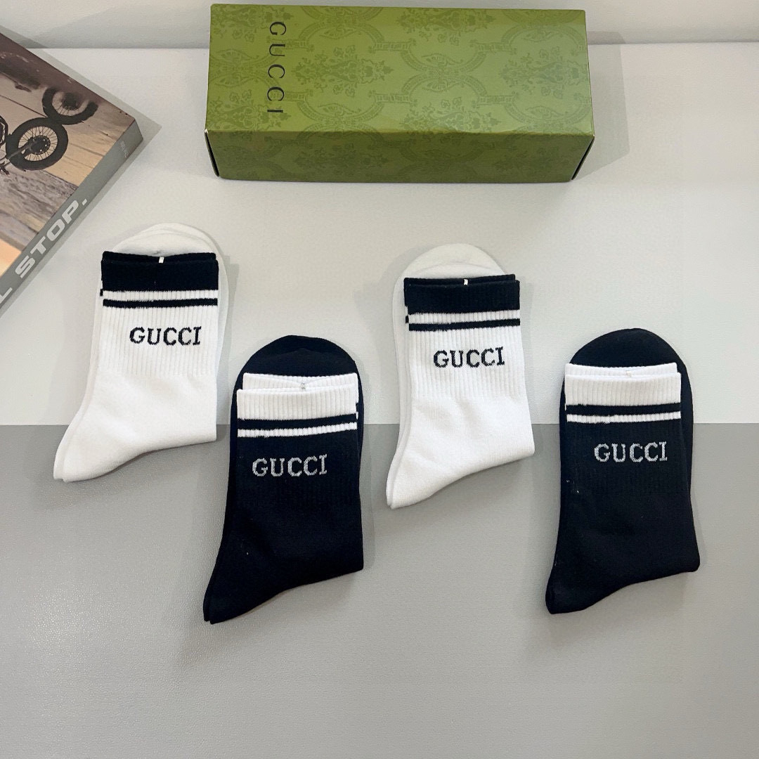 （一盒4双）
 Gucci 古奇 新款长筒袜子，纯棉面料，潮人必备 ，爆款经典双G，个性时尚百搭款，你值